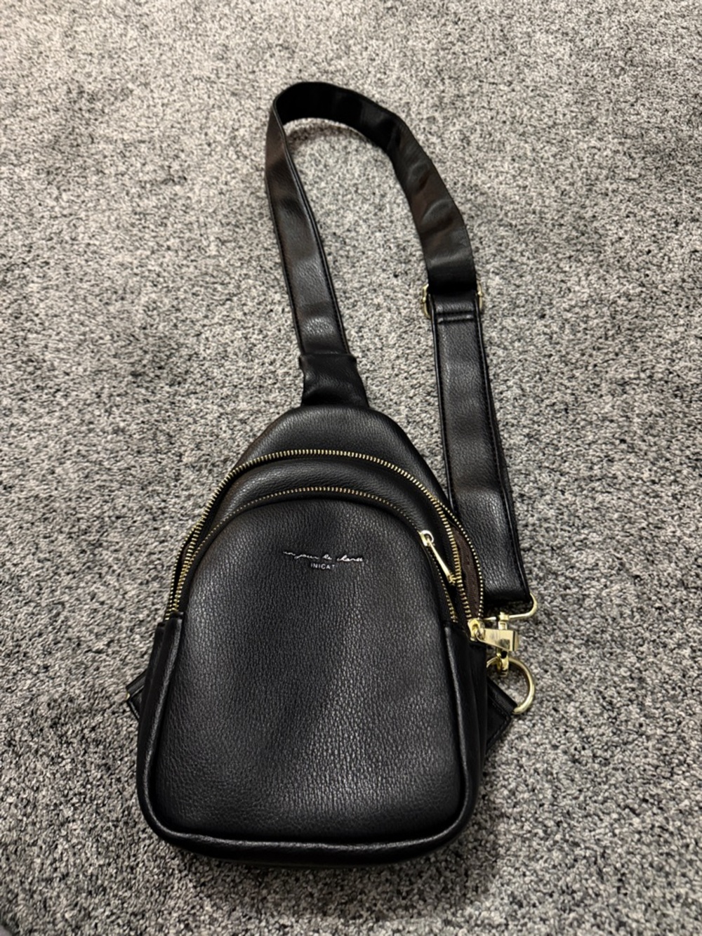 Inicat: BlackCrossbody Sling Bag with Gold Hardware - Picture 2 of 5